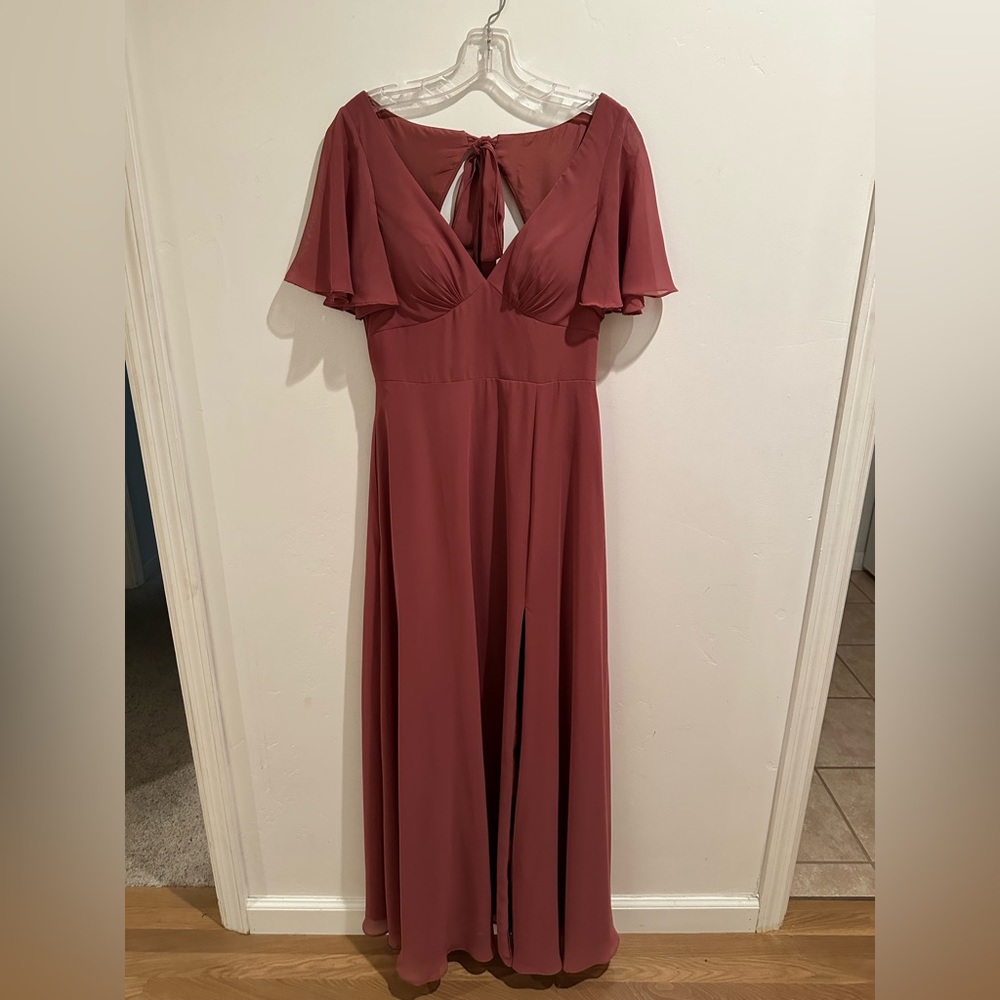 LIKE-NEW AZAZIE KIMBER BRIDESMAID DRESS IN DESERT ROSE - Size A4